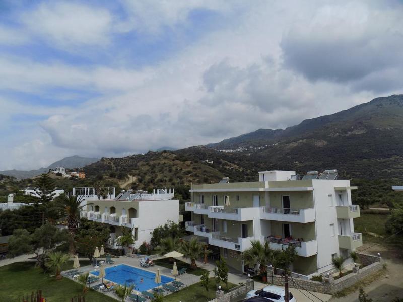 μανώλης Ξενοδοχείο με διαμερίσματα 3*