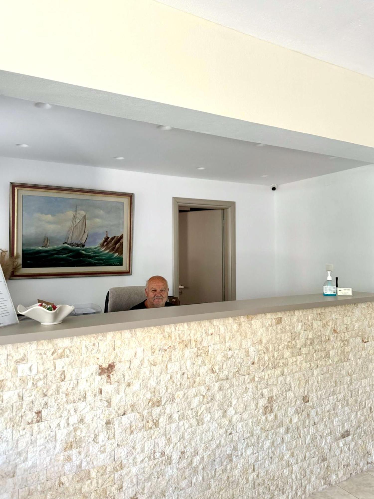 Apart Otel Manolis 3*